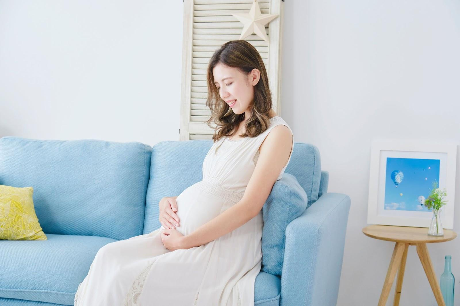 妊婦検診の採血はなぜ必要?血液検査の頻度や重要性について解説